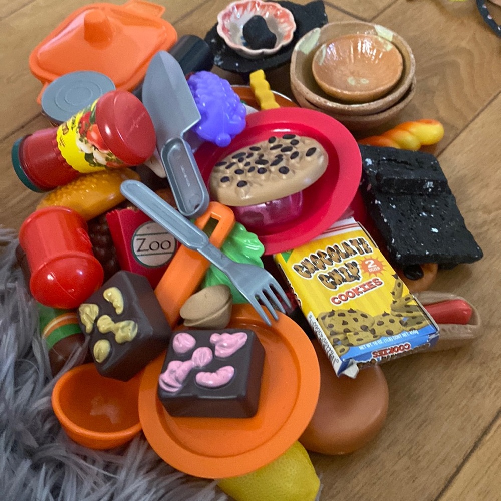 Fake food and dishes
